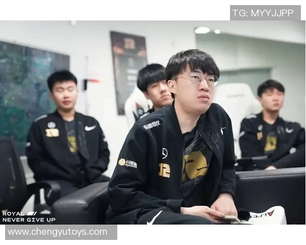 杭州网球队实力引发热议球迷对其表现产生分歧与争论 杭州网球队实力引发热议球迷对其表现产生分歧与争论